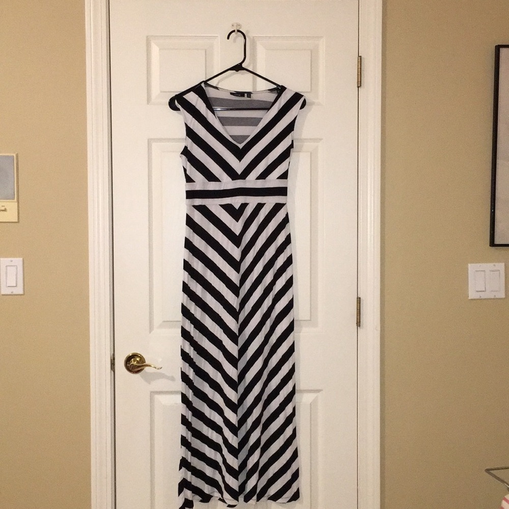 APT. 9 black and white chevron dress